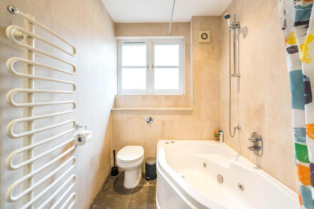 Goldhurst 3 Bedroom Flat Apartament